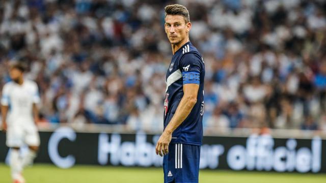 Koscielny-encaisse-mal-la-decision-du-club-de-se-separer.jpg